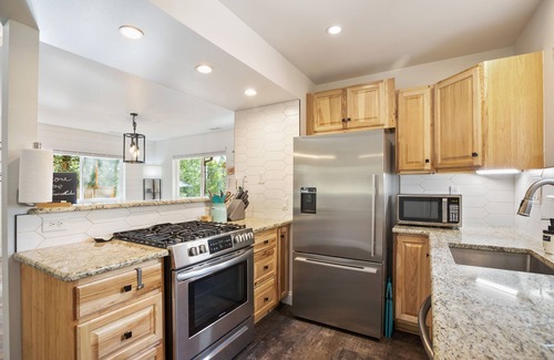 Florissant Cabin | Serene Sunset Cabin: 3 BD, Deck with Scenic Views
