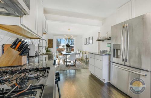 Lake Geneva House | Modern Urban Retreat on Grant St - Pet Friendly Amenities