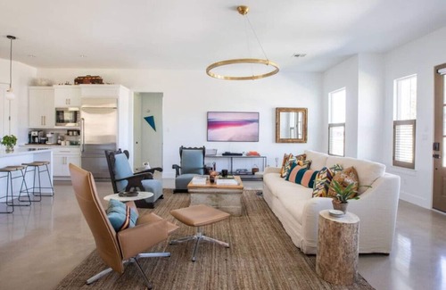New Ulm House | Experience The Vine & Round Top: Urban Cottage Retreat