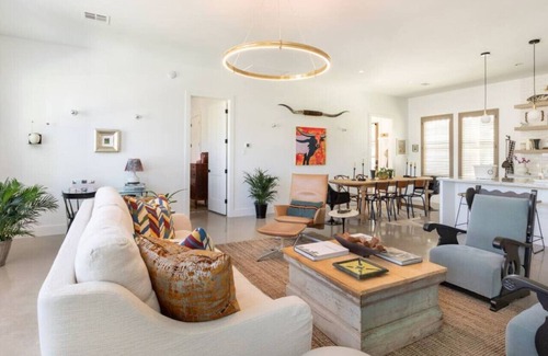 New Ulm House | Experience The Vine & Round Top: Urban Cottage Retreat