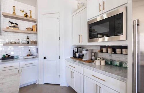 New Ulm House | Experience The Vine & Round Top: Urban Cottage Retreat