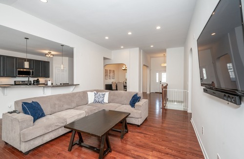 Northside House | Experience Urban Escape: Steps from Attractions & Spa!