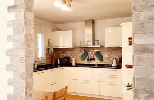 Cambrils Villa | Beachside Getaway with Private Pool & 10/10 Guest Rating