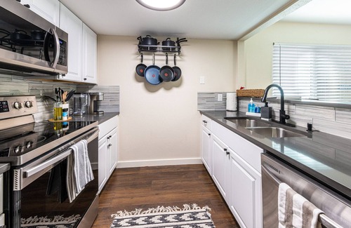 Zilker Condo | NEW! Vibrant Zilker Condo - Sleeps 5, Free Parking