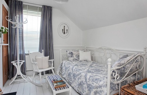 Etchinghill Cottage | **NEW** Victorian Cottage, 5 minutes walk from the sea!