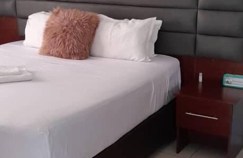 North-West District House | Discover New View Inn: Family-Friendly with Dining Options