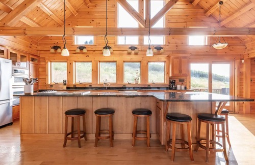 Julian Cabin | Scenic Views Near PSU with Hot Tub & Family-Friendly Space