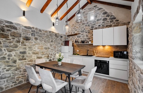 Zadvarje Villa | NEW Villa AmaRosa - heated pool with hydromassage
