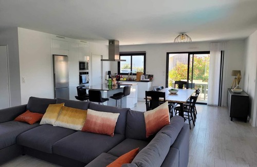 Angresse Villa | Relaxing Villa Angresse with Heated Pool and Hot Tub