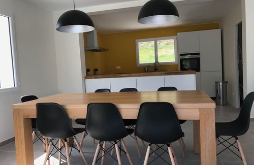 Allemagne-en-Provence Villa | New Villa with Private Pool for 10 - Guest Rated 9.4/10