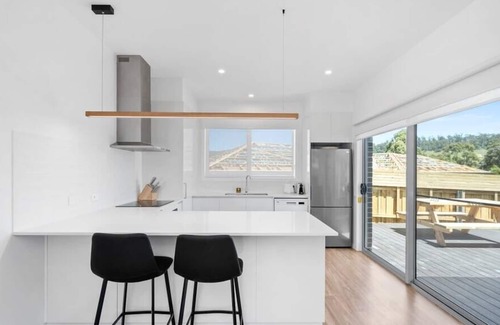 Rokeby House | New Villa in the Vineyards-20 mins to CBD