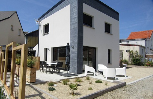 Donville-les-Bains Villa | Tranquil Villa Steps from Donville Beach with Pool & Spa