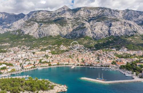Makarska Villa | Villa Lea: 5-Bedroom Retreat with Pool and Stunning Views