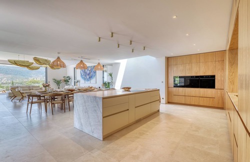 Cavaliere House | Oceanview Retreat: Maison Neuve in Private Cap Nègre