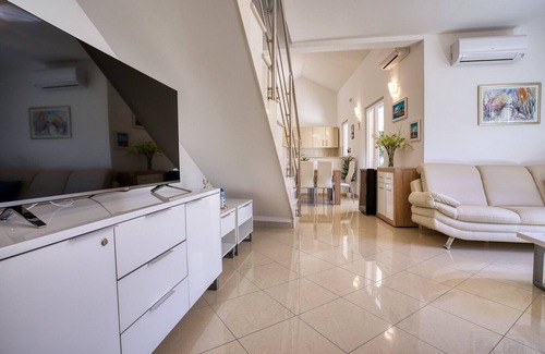 Dracevica Villa | Experience Villa SAN: 3-Bedroom Retreat with Heated Pool