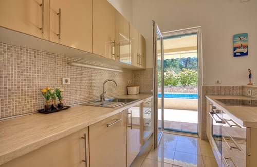 Dracevica Villa | Experience Villa SAN: 3-Bedroom Retreat with Heated Pool