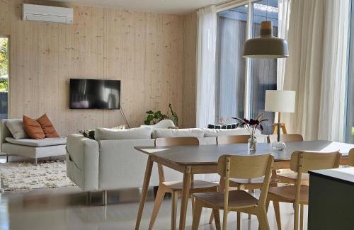 Hameenlinna Villa | Inviting New Villa with Ocean View, Hot Tub & WiFi