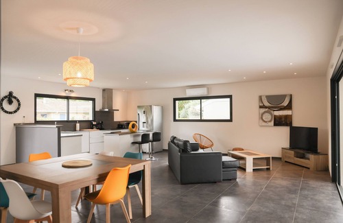 Messanges Villa | New Villa with Heated Pool and Oceanfront Views