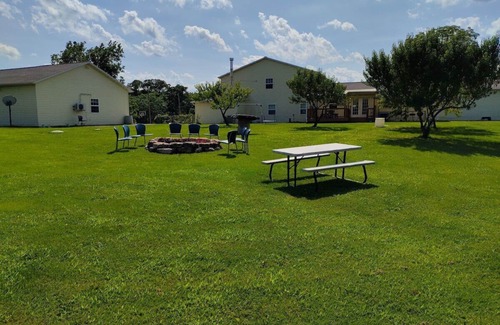 Squires Cabin | Cozy Village of Hope Cabin #11: Pet Friendly & Pool Access