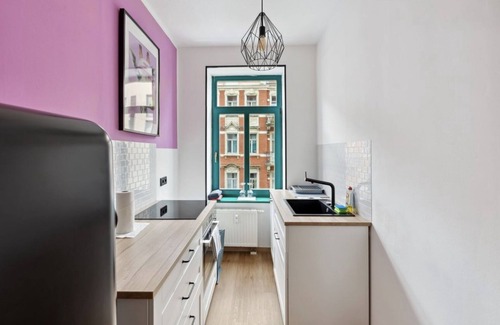 Leipziger Vorstadt Apartment | Chic Vintage Apartment with Pet-Friendly Amenities & Breakfast