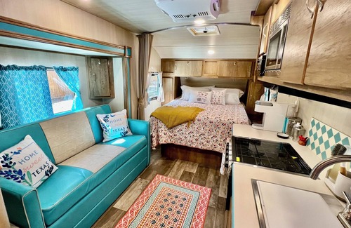 Georgetown House | Unique New Vintage RV with Breakfast in Georgetown