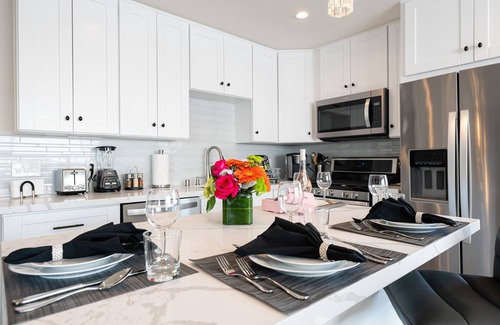 Middletown Villa | Family Villa with Hot Tub & Ocean View - 10/10 Rated!