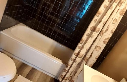 Englewood House | Picturesque Water View Guest House in Englewood, Pet-Friendly