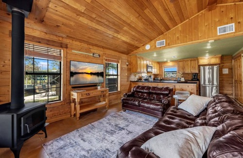 Granite Shoals House | NEW! Waterfront property w/fire pit & corn hole!