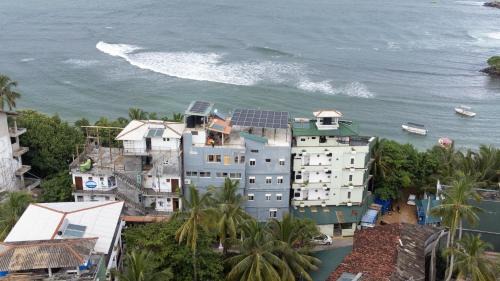 Unawatuna Hotel | Oceanfront Bliss at New Wave Beach Resort Unawatuna