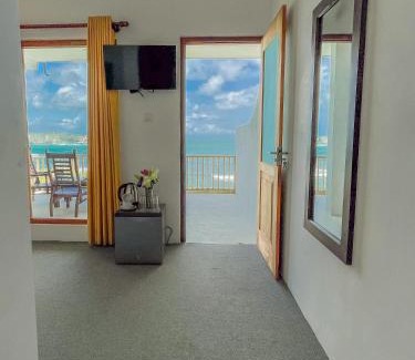 Unawatuna Hotel | Oceanfront Bliss at New Wave Beach Resort Unawatuna