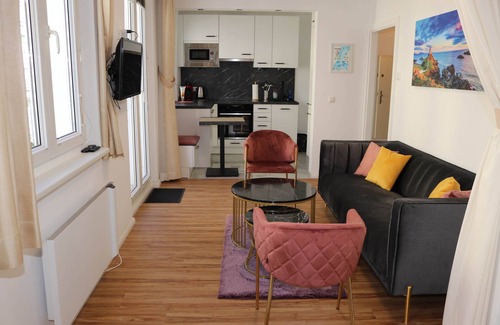 Leopoldstadt Apartment | Explore Arize - Welcoming City Apartment with Breakfast