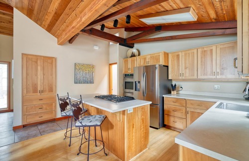 Black Butte Ranch House | Cozy Winter Retreat at Black Butte Ranch with Breakfast