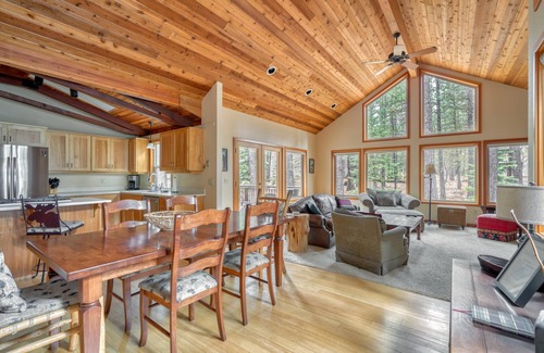 Black Butte Ranch House | Cozy Winter Retreat at Black Butte Ranch with Breakfast