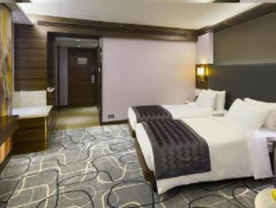 Tsim Sha Tsui Hotel | Experience New World Millennium Hong Kong Hotel's Oceanfront Bliss