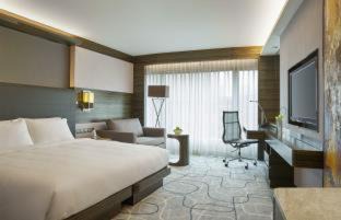 Tsim Sha Tsui Hotel | Experience New World Millennium Hong Kong Hotel's Oceanfront Bliss