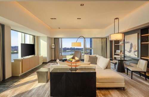 He Ping Hotel | Discover New World Shenyang Hotel: 5-Star Stay Awaits