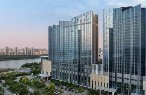 He Ping Hotel | Discover New World Shenyang Hotel: 5-Star Stay Awaits