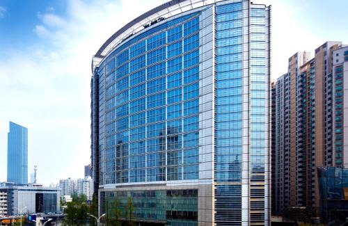Qiao Kou Hotel | Elegant New World Wuhan Hotel: Family-Friendly & Pool Access