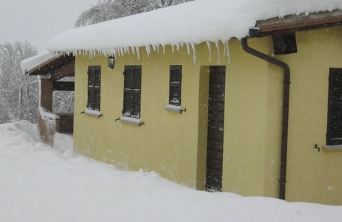 Cagli House | Celebrate New Year's Eve in Acqualagna's Holiday Home