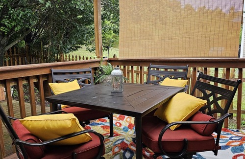 Clinton House | Discover Yellow Brookstone Villa: Relaxation & Adventure Awaits