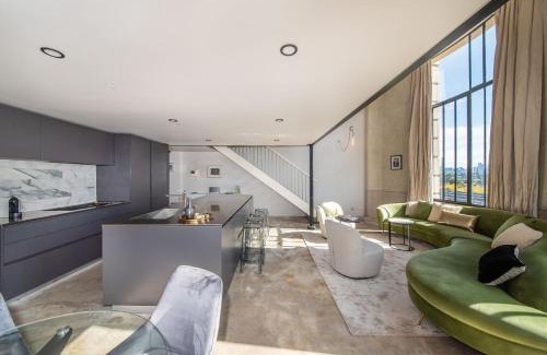 Prahran Apartment | Stylish New York Apt in Iconic Prahran Central