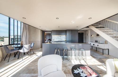 Prahran Apartment | Stylish New York Apt in Iconic Prahran Central