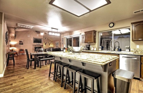 Oakhurst House | Discover Yosemite Hills Family Retreat - Guest Rated 9.8/10