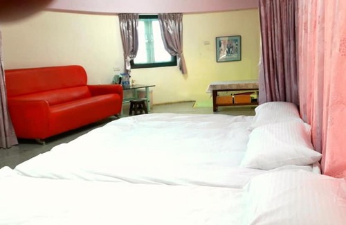 Sanzhi Bed & Breakfast | Cozy New Zhilan B&B: Oceanfront Retreat with Hot Tub