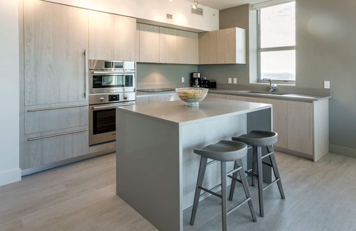 South Lake Apartment | Relaxing Corner Suite with Breathtaking Water Views