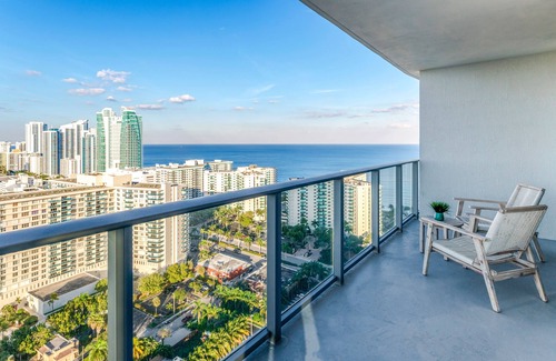 South Lake Apartment | Relaxing Corner Suite with Breathtaking Water Views
