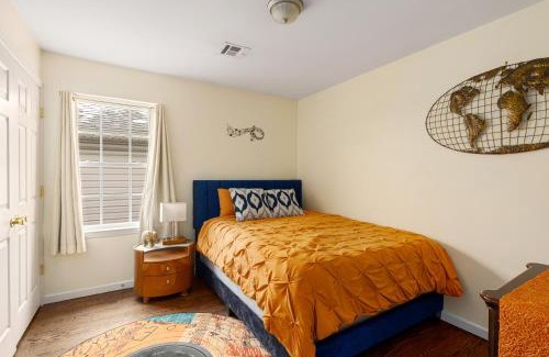 Newark House | Newark Gem 6BR, 5BA - Sleeps 24 - Walk to Prudential Center and Newark Penn Station, Near EWR and American Dream Mall, includes Parking - WiFi - Laundry - Backyard - Gym