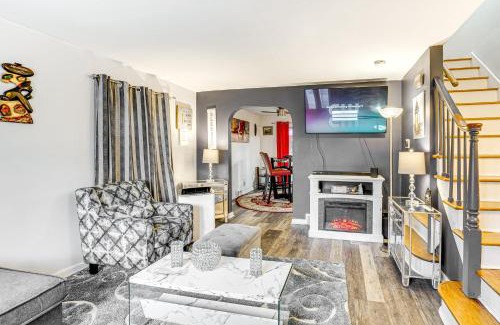 Vauxhall House | Cozy Newark Home with Deck, Fire Pit & Spa Near NYC