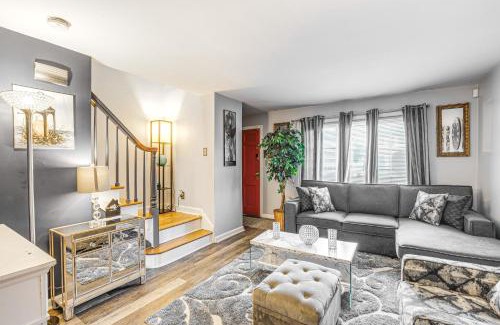 Vauxhall House | Cozy Newark Home with Deck, Fire Pit & Spa Near NYC