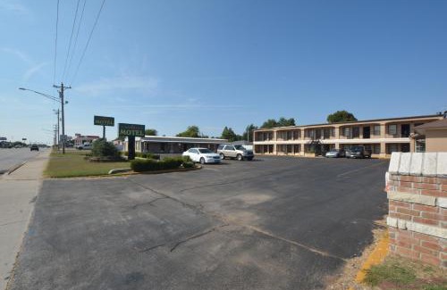 Newcastle Hotel | Family-Friendly Newcastle Motel with Relaxing Hot Tub
